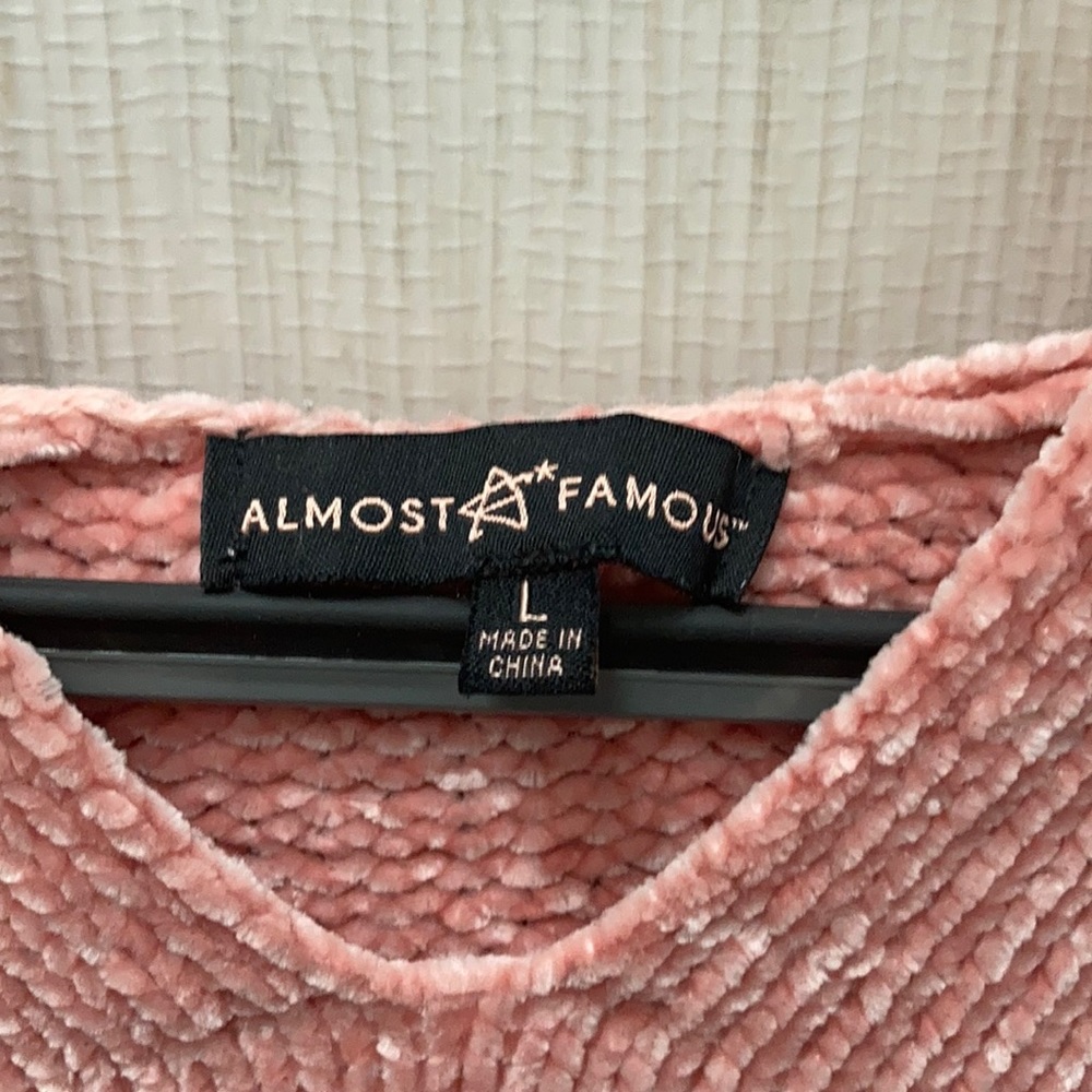 LAST CHANCE ⚡️ Soft Hooded Pink Sweater - Picture 3 of 8